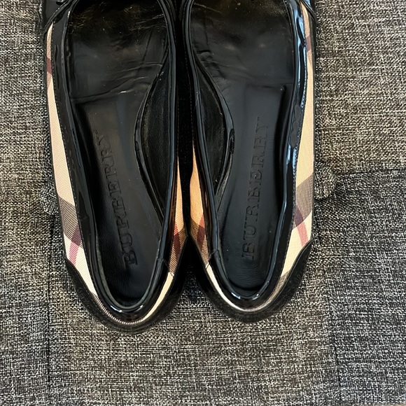 Burberry. 36. Patent leather and designer pattern flats. Good condition! - Picture 4 of 8